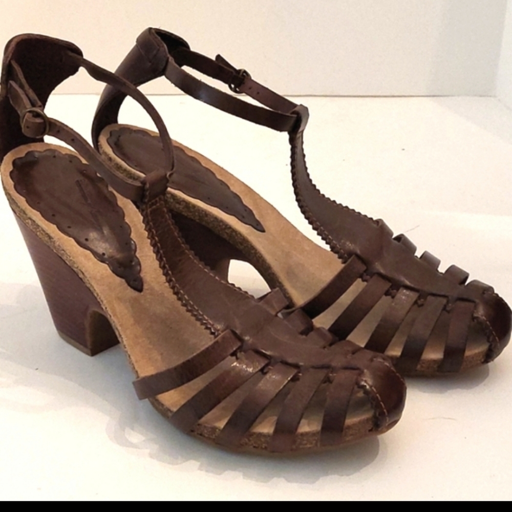 EUC Vincent Camuto cork leather strappy sandals with 3 inch heel. - Picture 2 of 6